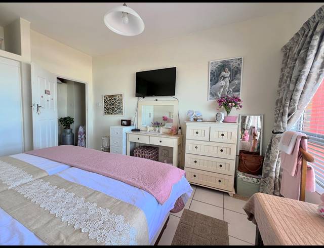 2 BEDROOM APARTMENT FOR SALE IN SCOTTBURGH CENTRAL